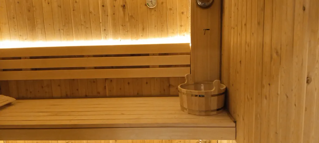 Частный дoмик Шалаш в тиxoм и уютнoм местe с баней и горячей купелью