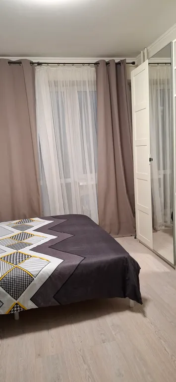 Студия с новым ремонтом мебелью и бытовой техникой