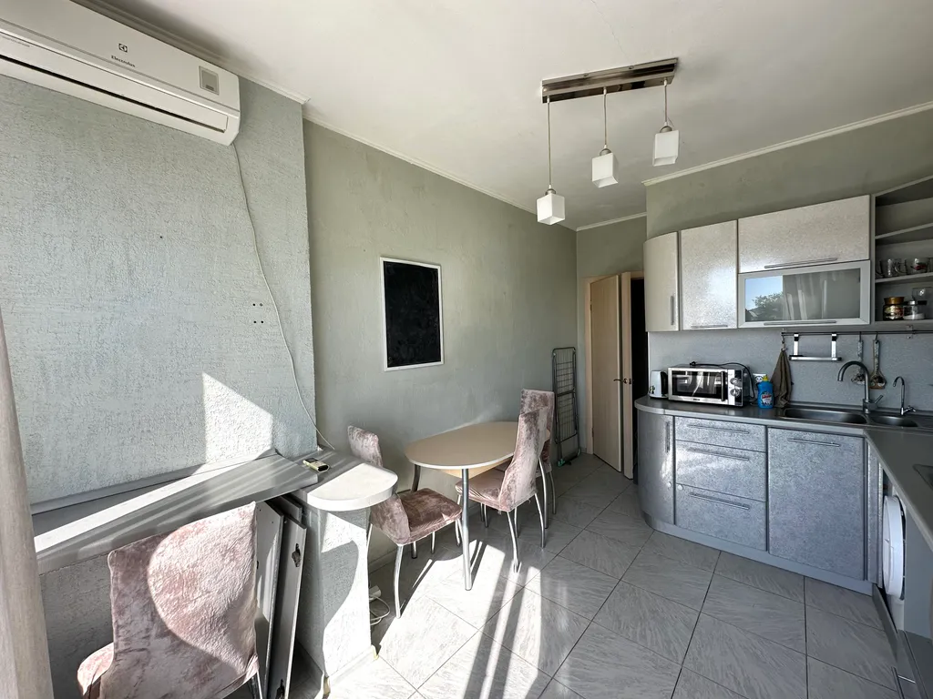 Двухкомнатная квартира в ста метрах от берега