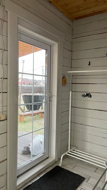 Дом, баня, чан и бассейном во дворе