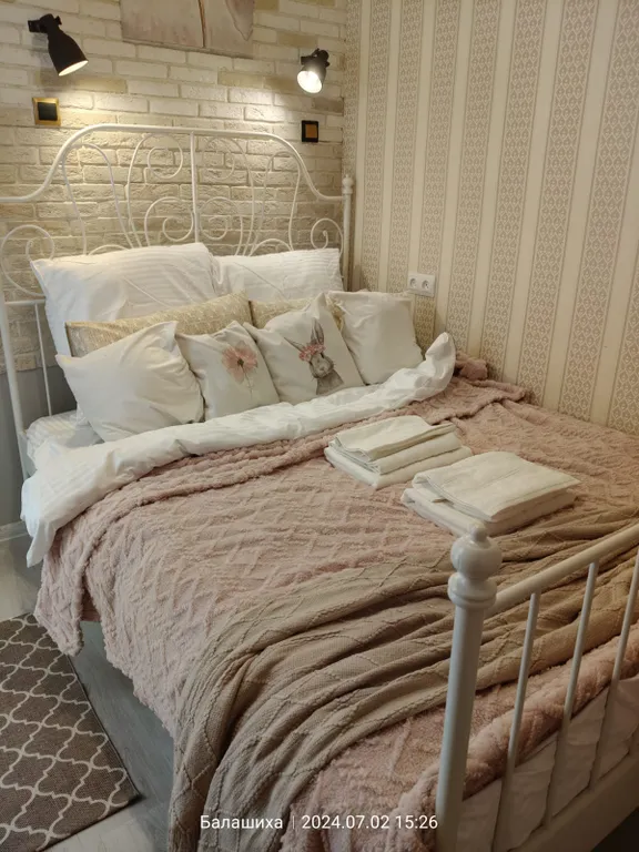 Уютная вместительная квартира с кондиционером краски акварели