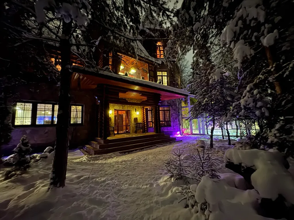 Коттедж Дом с тропическим бассейном, сауной и каминами — Московский