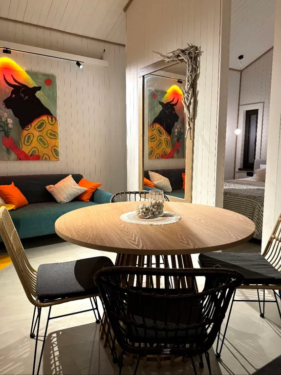 Дом в Абхазии у Черного моря (Му с цветами)