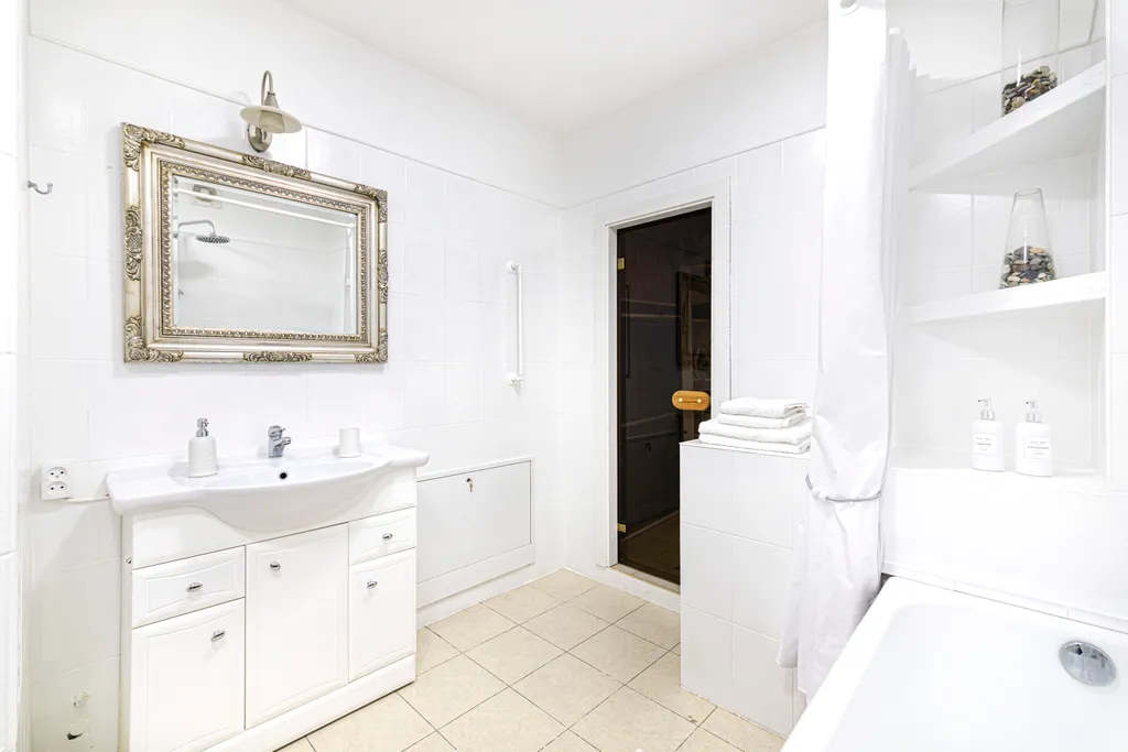 Стильная квартира с тремя спальнями и 2 санузлами у Спаса на Крови