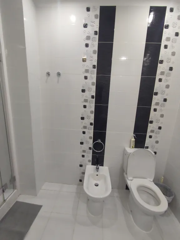 Огромная квартира с бассейном и видом на море