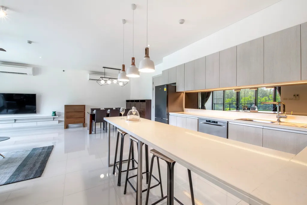 Три спальни с видом на море и озеро