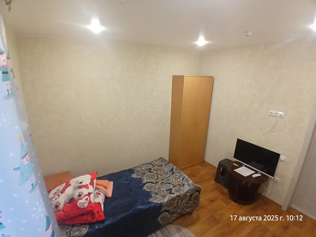 Комната в коттедже с окнами на восток