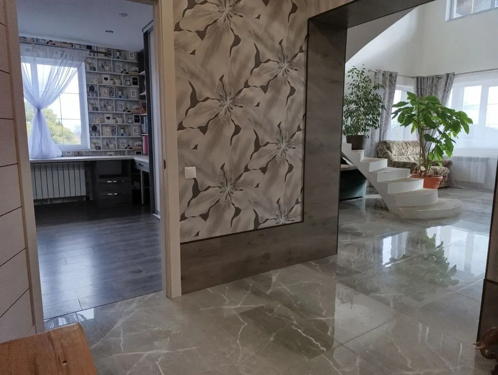 Уютный домик в деревне с беседкой и мангалом на улице