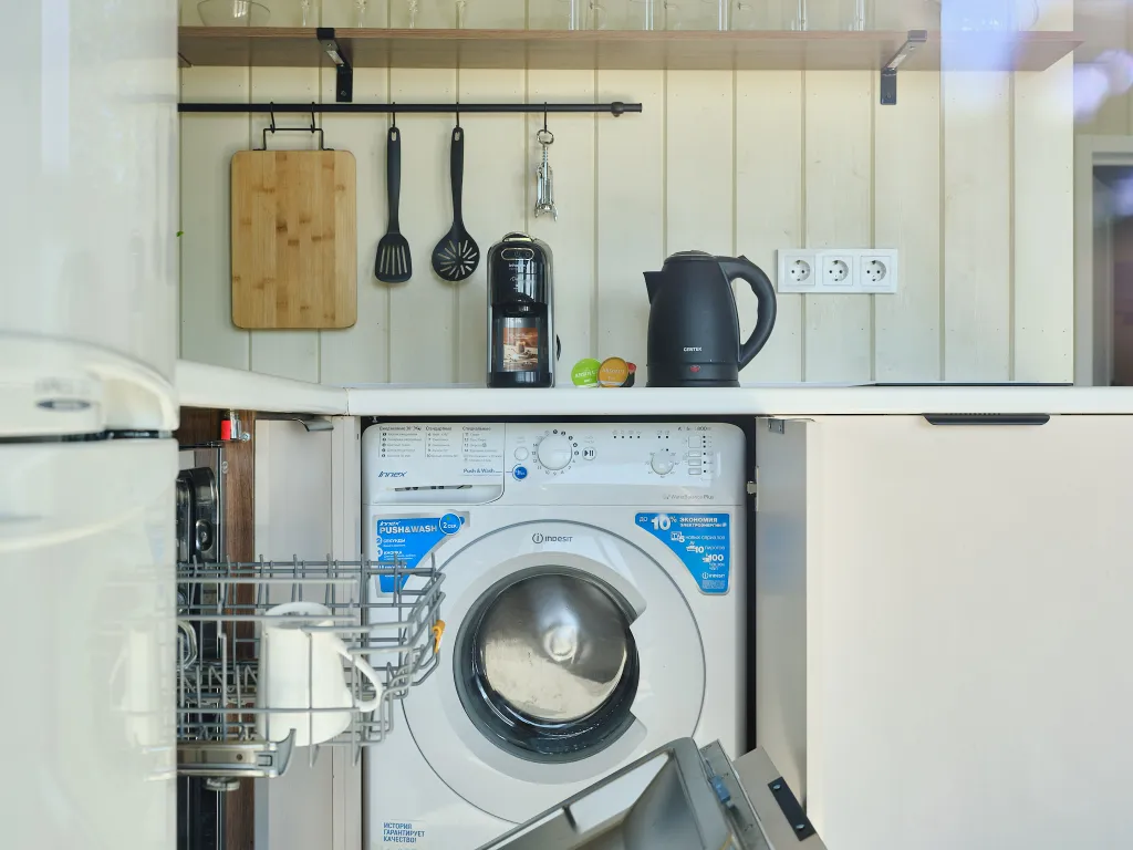 Коттедж Новый дом с сауной и детской/спортивной площадкой — Капорки