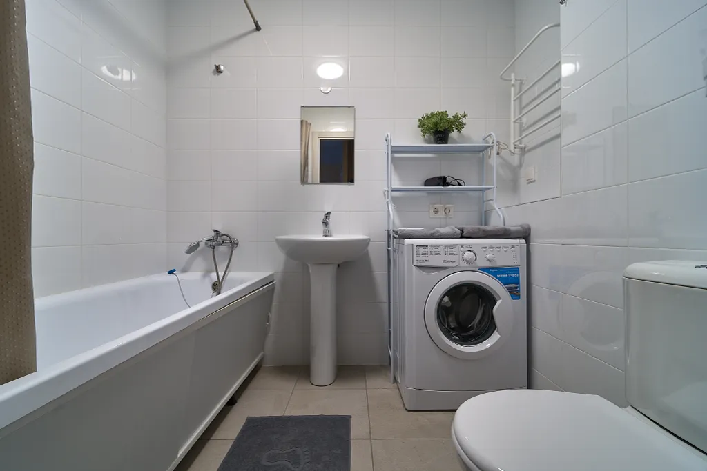 Уютная евродвушка с кроватью и диваном