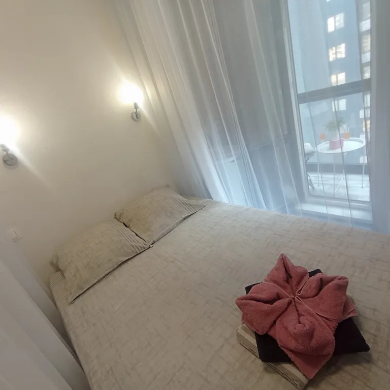 Квартира с балдахином, балконом с лаундж зоной для чая и кофе