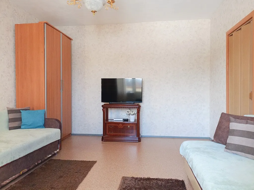 Квартира рядом с БАМиЖТ, Светофор и ЖД больницей