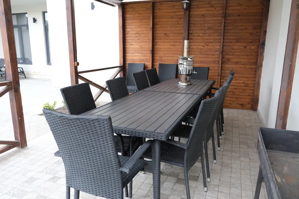 Современный дом у моря