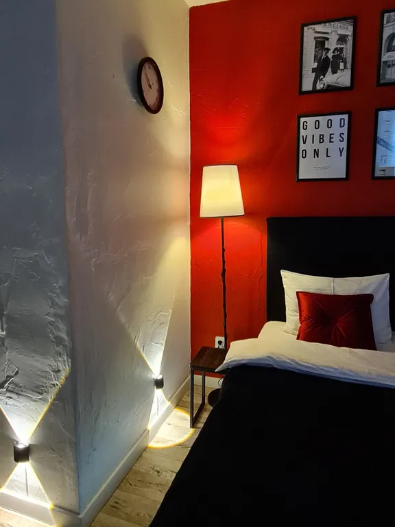 Студия с камином