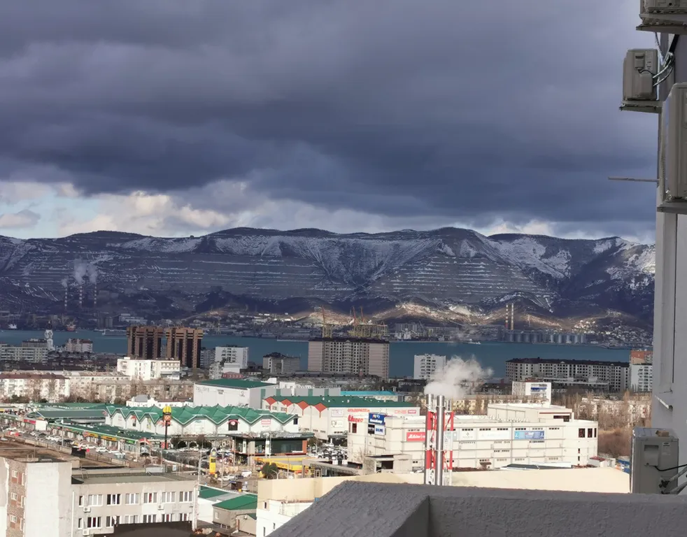 Уютная студия с боковым видом на море