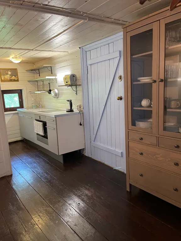 Дом с баней на берегу реки Волга с большой территорией