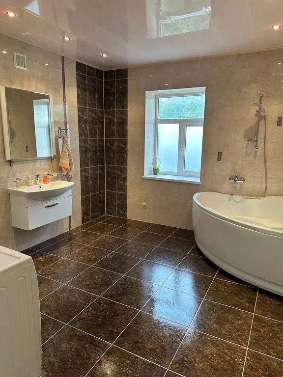 Просторная квартира с видом на горы недалеко от центра города