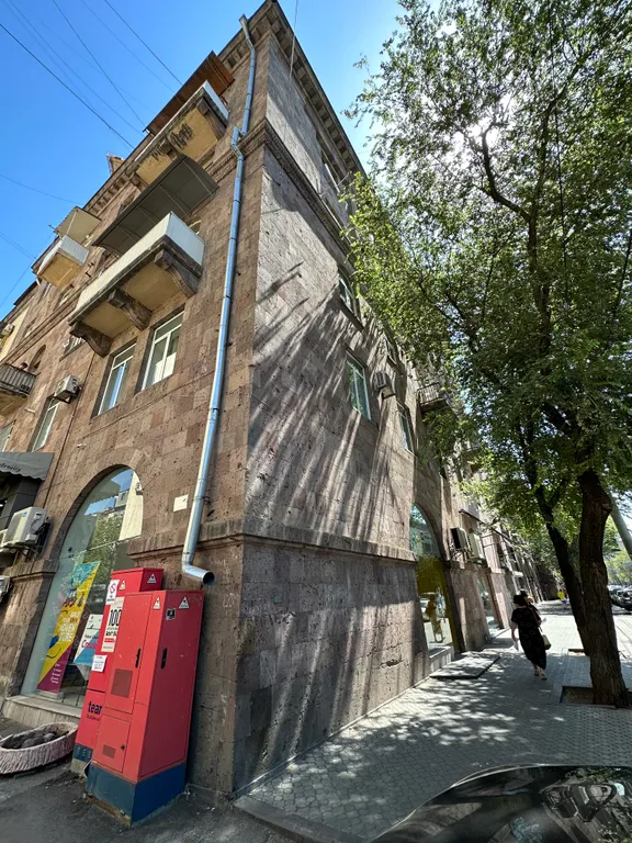 В центре под рукой все событие