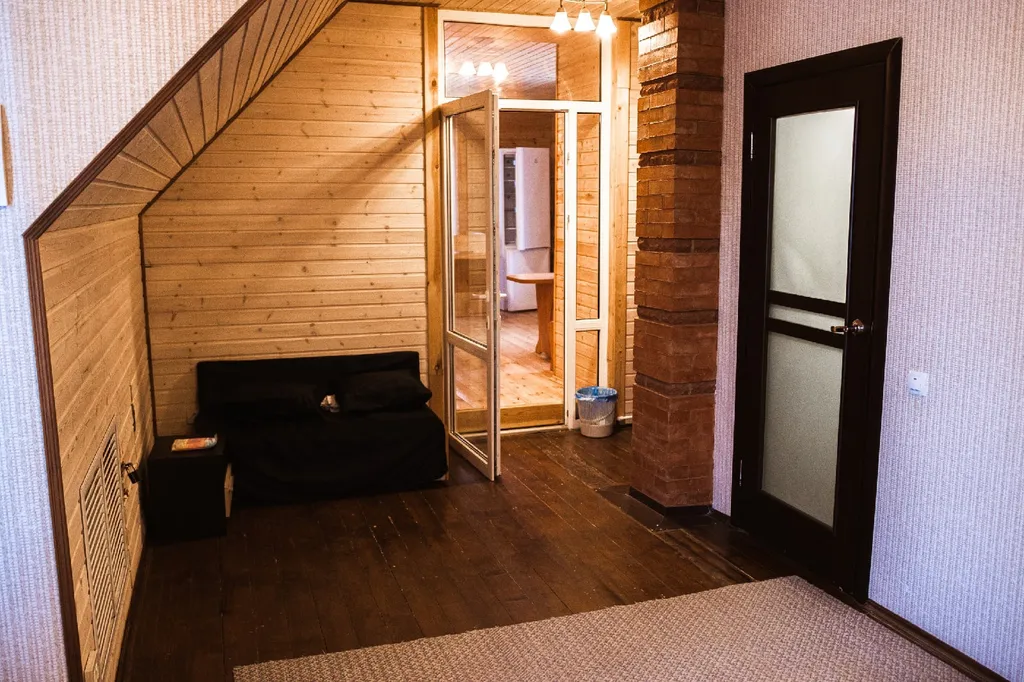 Коттедж Рябиновый домик с видом на лес и реку — Агалатово