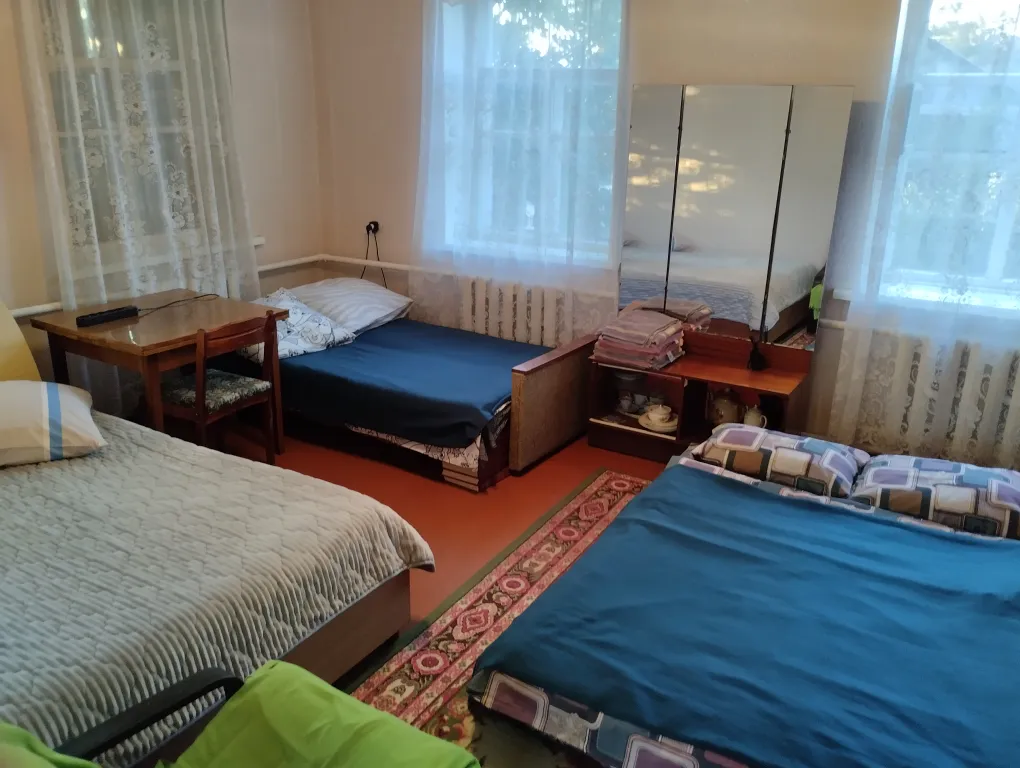 Деревенский домик с парковкой для большой и маленькой компании. Кругло