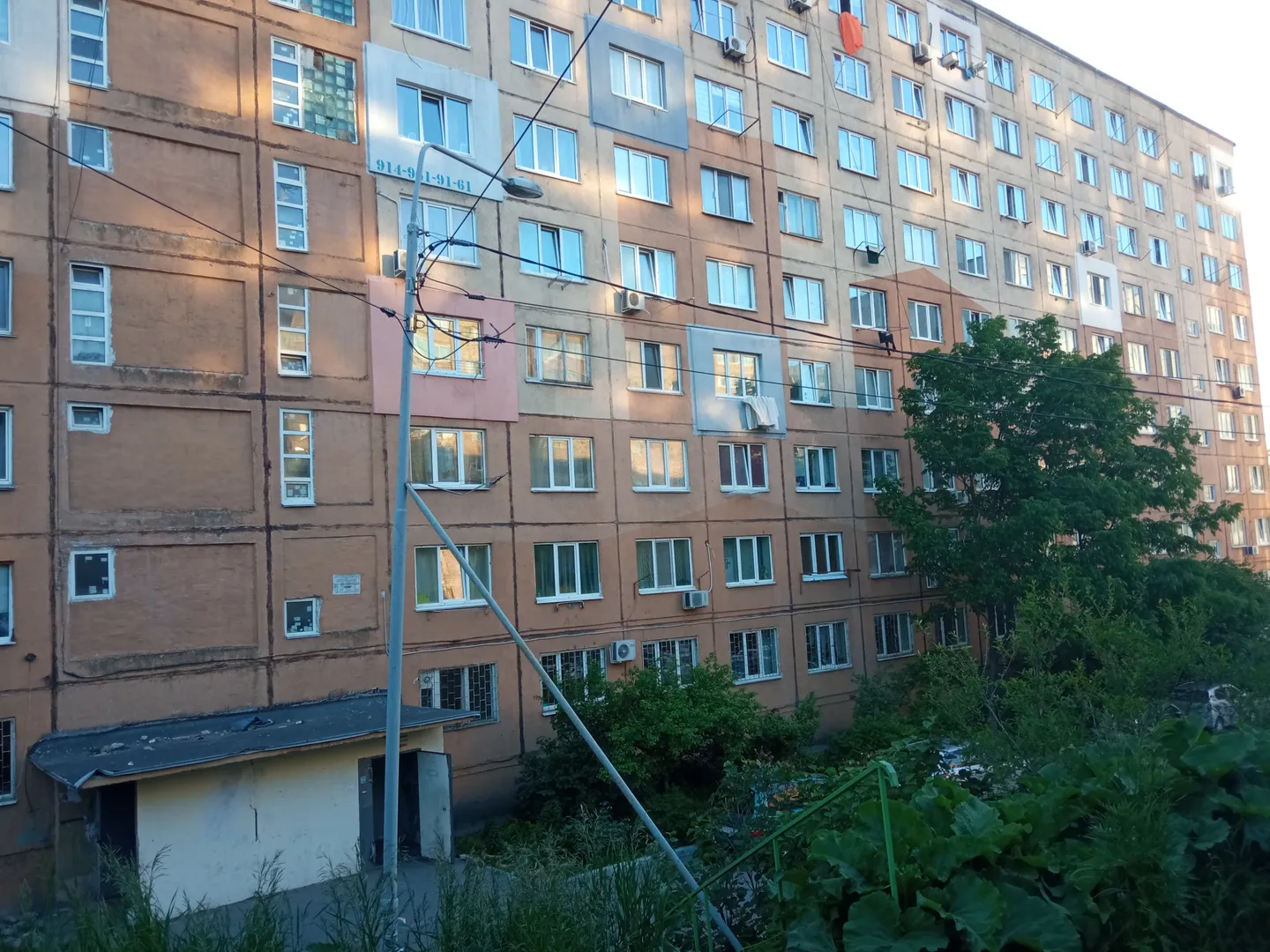 Вид на дом / главный подъезд