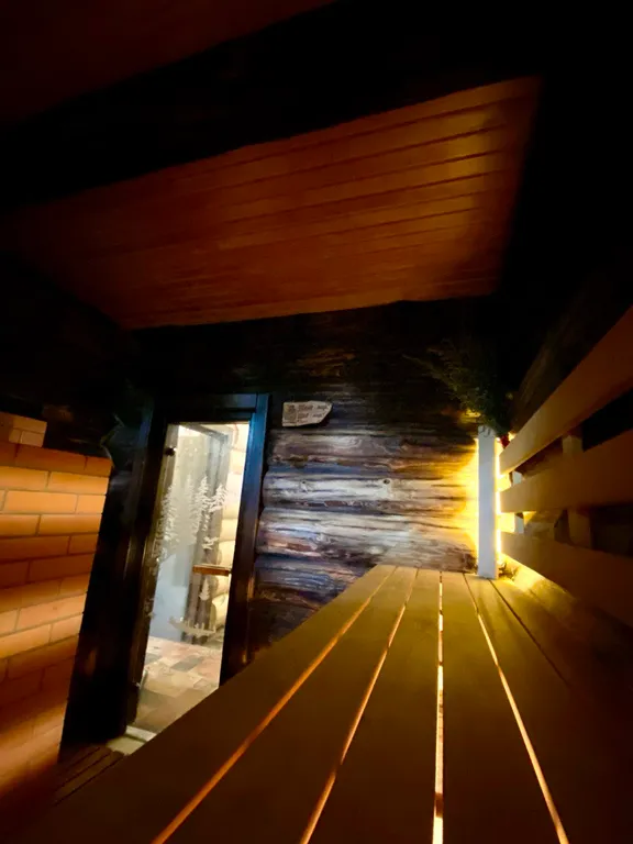 Большой дом у реки с баней в 2 часах от СПб