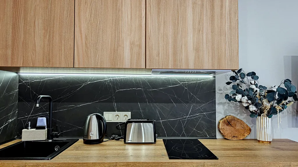 Студия в центре с балконом и видом на горы + бассейн/сауна