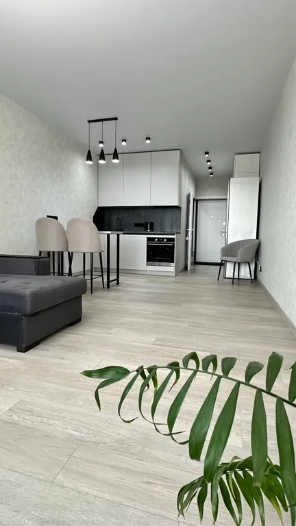 Уютная современная квартира-студия с большой лоджией