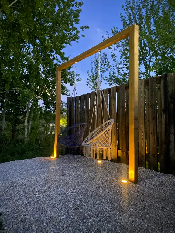 Дом на озере с бассейном