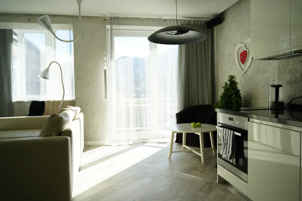 Приятная студия с домашним кинотеатром