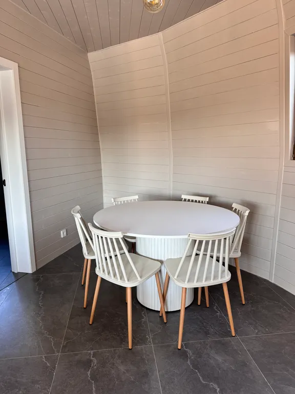 Дом-сфера на первой линии озера