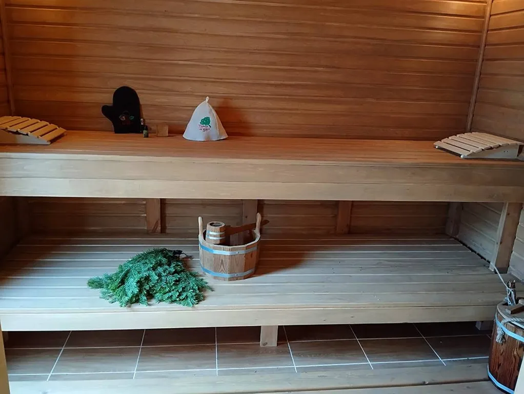 Уютный дом с камином у леса