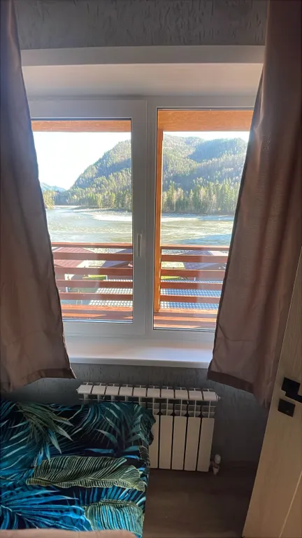 Дом с видом на реку Катунь