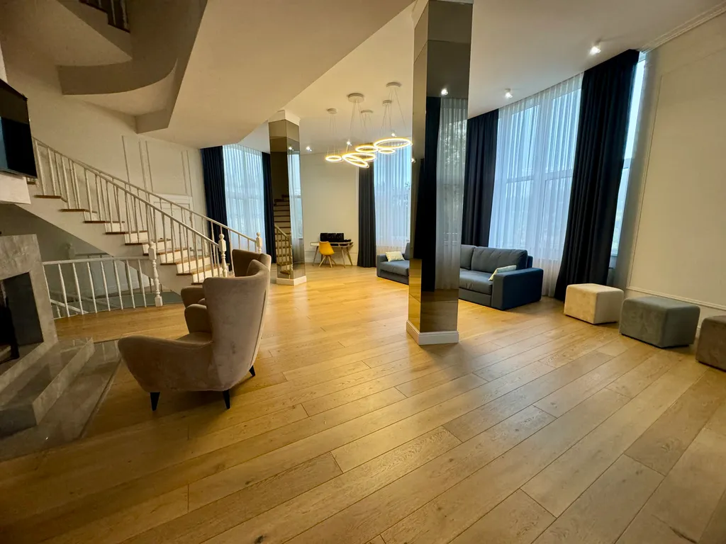 Дом с бассейном и баней у моря