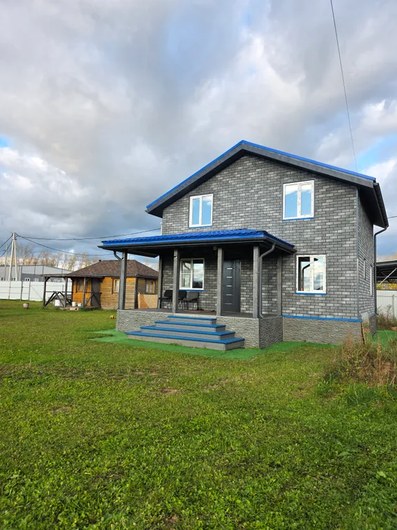 Коттедж на огромной территорией