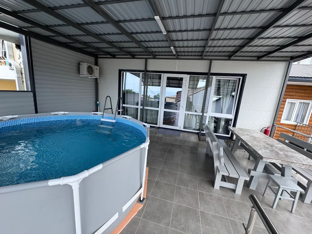 Коттедж с видом на море, со своей террасой и подогреваемым бассейном — аренда посуточно в Лермонтово