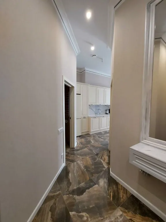 Апартамент в престижном доме на первой береговой линии