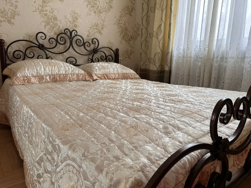 Видовая трёхкомнатная квартира в самом центре города