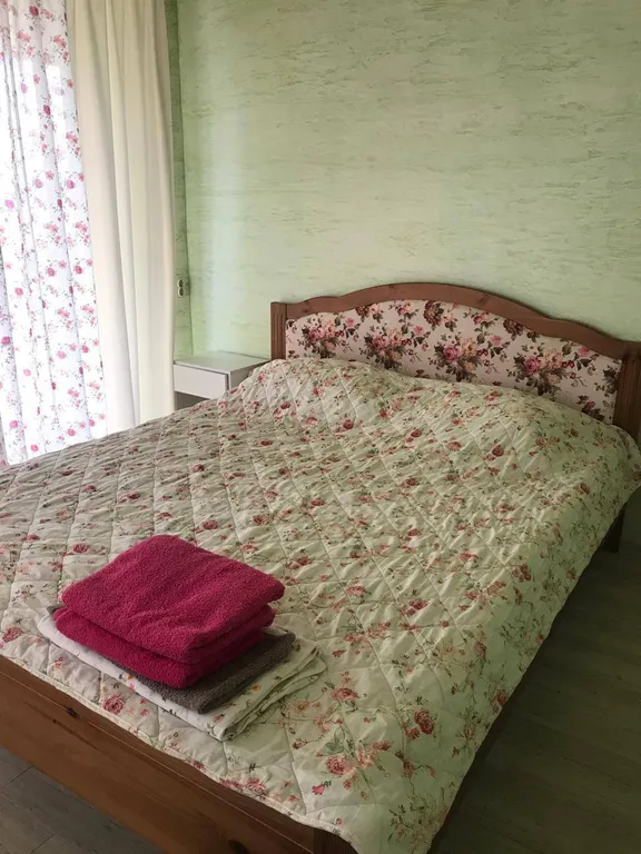 Дом с тремя апартаментами с видом на горы и море