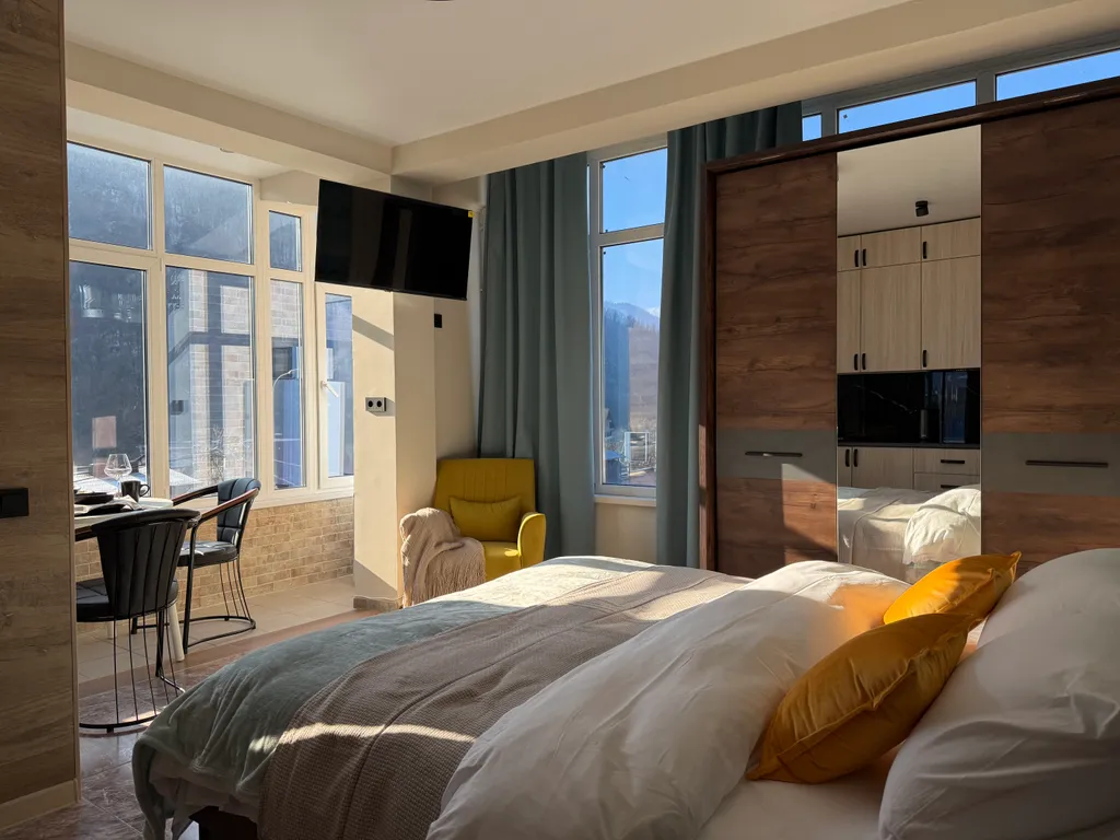 Квартира с шикарным видом на горы в центре Красной поляны