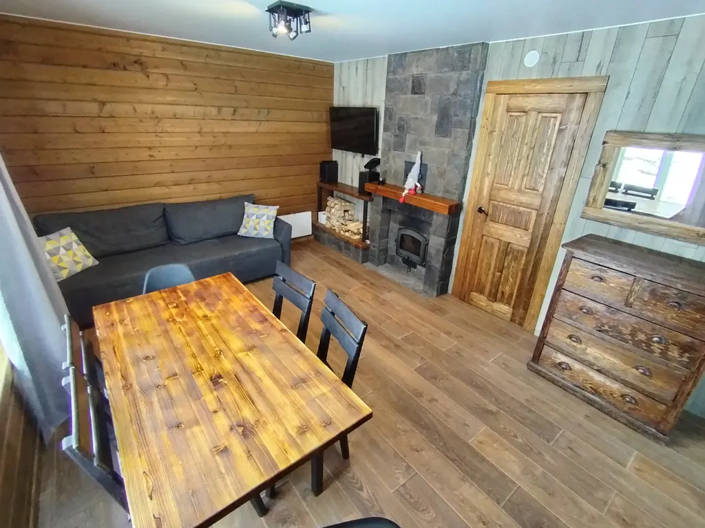 Дом на берегу с баней