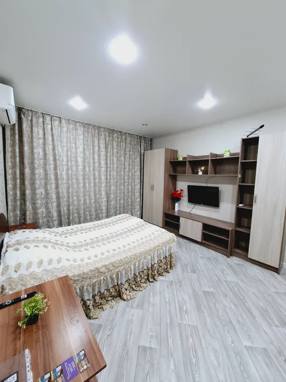 Просторная квартира в хорошем районе города — аренда посуточно в Новокуйбышевск