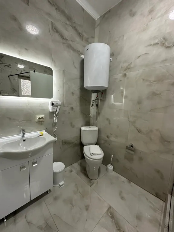 Экологичный домик у старого озера