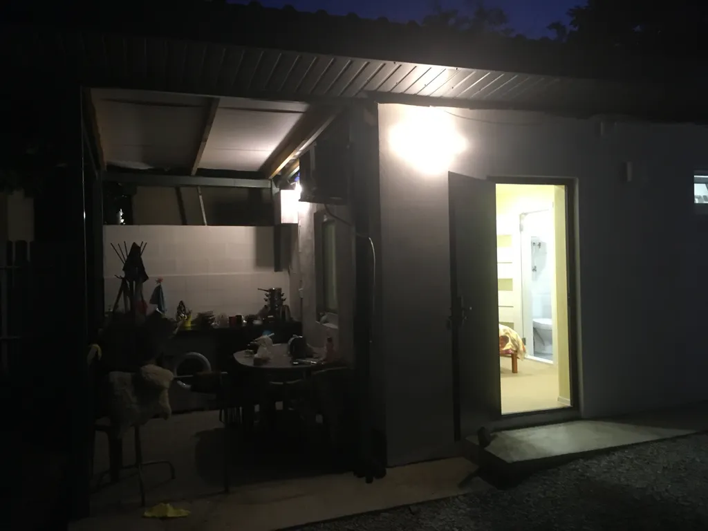 Миникоттедж с уютной кухней-террасой у моря