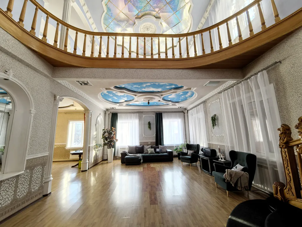 Коттедж в центре города с бассейном