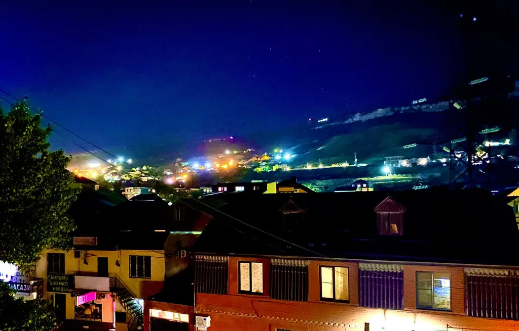 Чистая и современная квартира с видом на горы в центре города