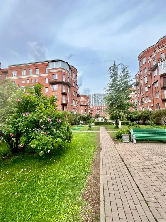 Квартира с потолками 4 метра в доме бизнес класса