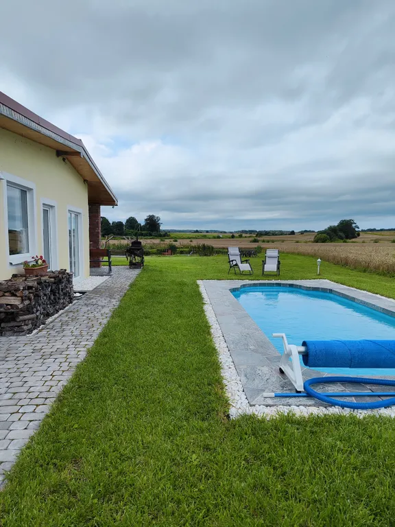 Уютный домик в деревне с баней и басейном