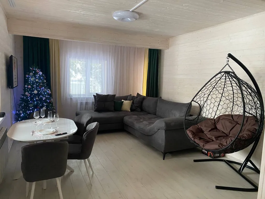 Уютный дом в лесу