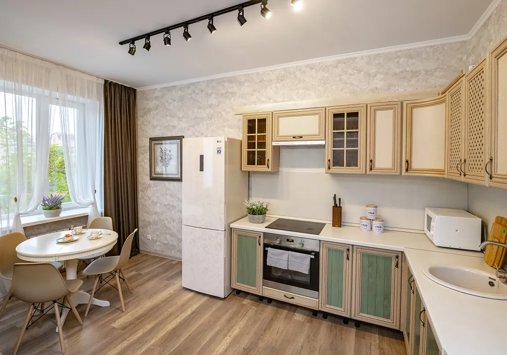 Адмиралтейская трешка на берегу моря